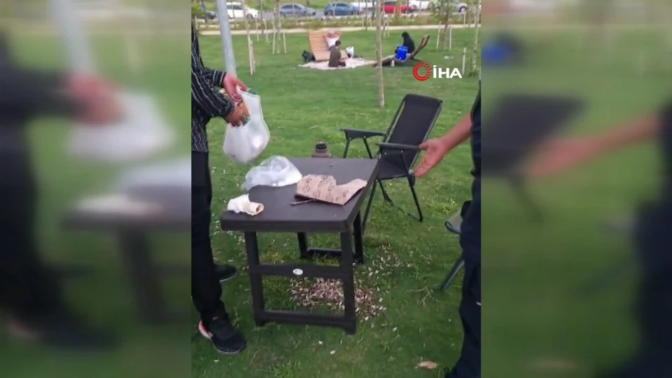 Hatay sahilde oturdukları masayı kirli bırakan vatandaşa 8 bin 687 lira ceza kesildi