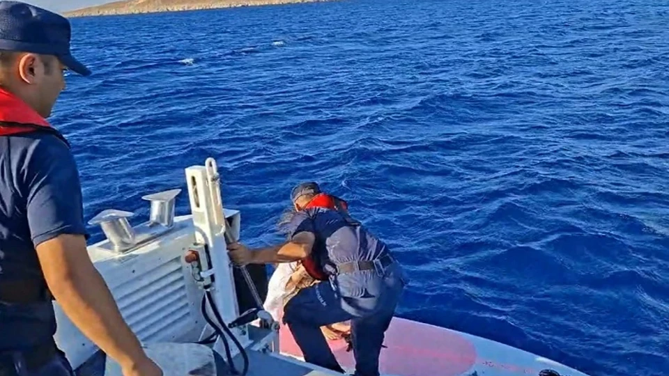 Kürek sörfü için denize açılmışlardı! Denizde sürüklenen iki kişi kurtarıldı