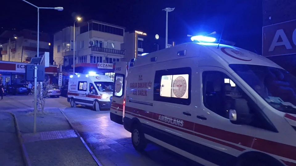 Sokak ortasında kanlı kavga: Biri ağır iki yaralı var