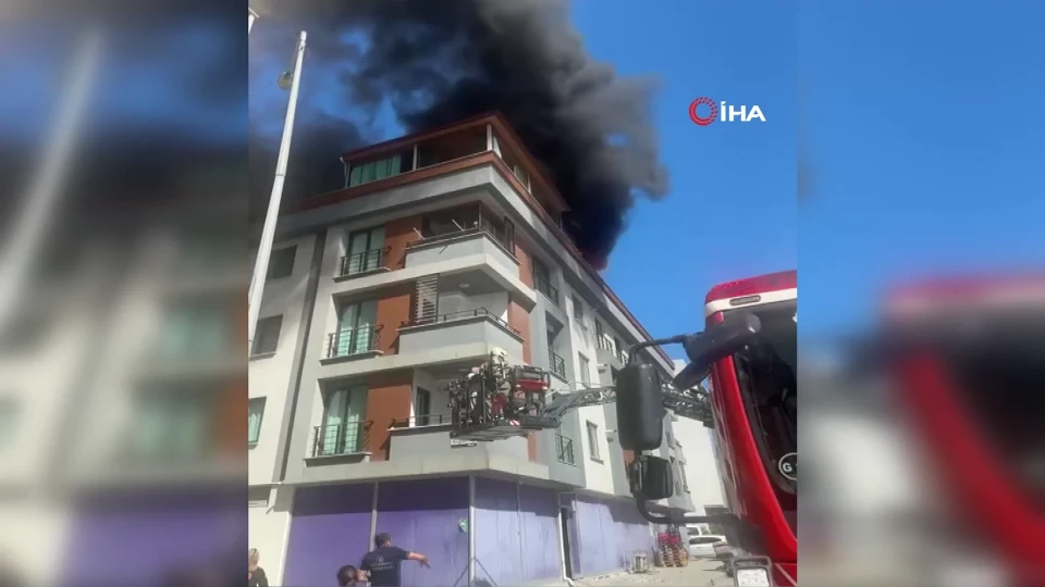 Avcılar'da binanın çatısında tadilat yapılırken yangın çıktı