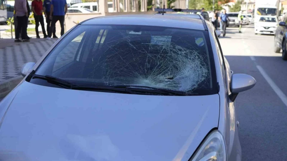 Gümüşhane’de otomobilin çarptığı yaya yaralandı