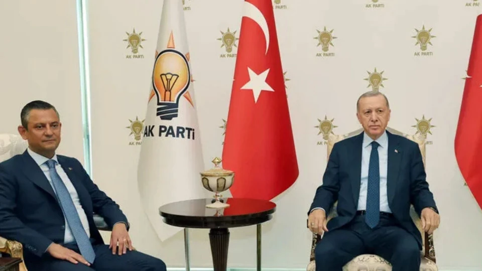 Yeni Parti Genel Başkanı Özgür Özel Cumhurbaşkanı Erdoğan'a yönelik sözleri nedeniyle 800 bin TL tazminat ödeyecek