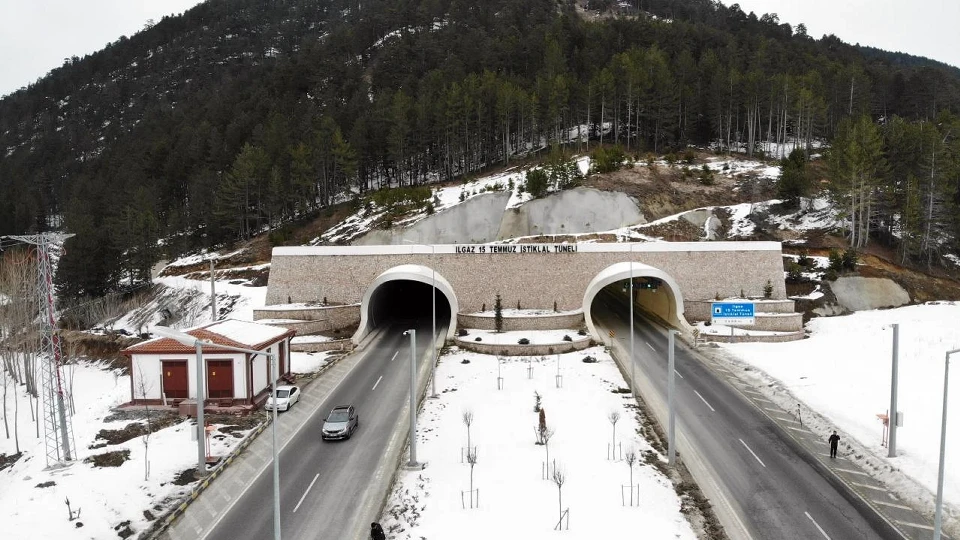 Yola çıkacaklar dikkat! Ilgaz Tüneli ulaşıma kapatıldı: Sürücülere alternatif güzergah uyarısı
